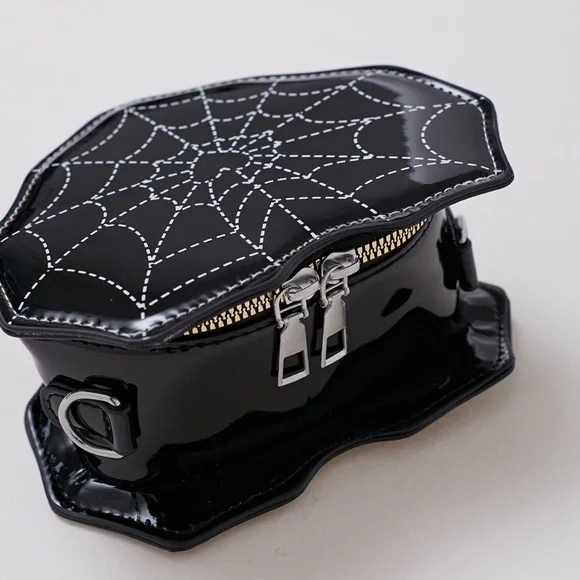 N - SPIDER WEB PRINT HEART CROSSBODY BAG IN BLACK - Picture 3 of 5